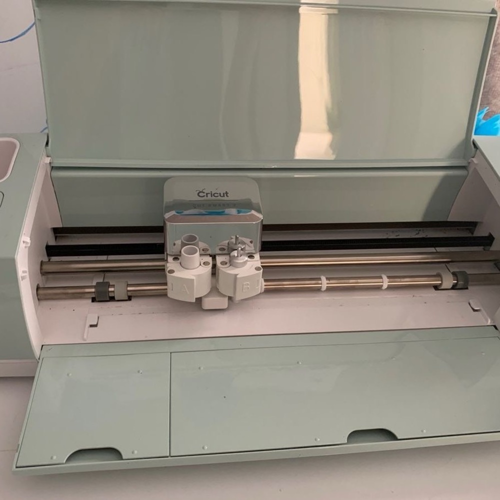 Cricut Cutting Machine in Light Green